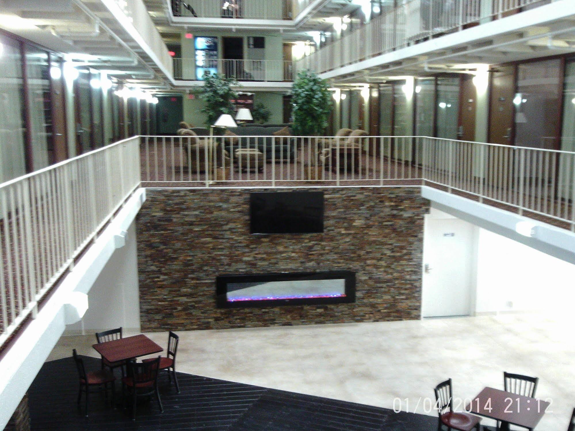 5Th Avenue Inn & Suites Rochester Exterior photo